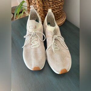 Nike Women’s air zoom trainers sneakers knit lace up